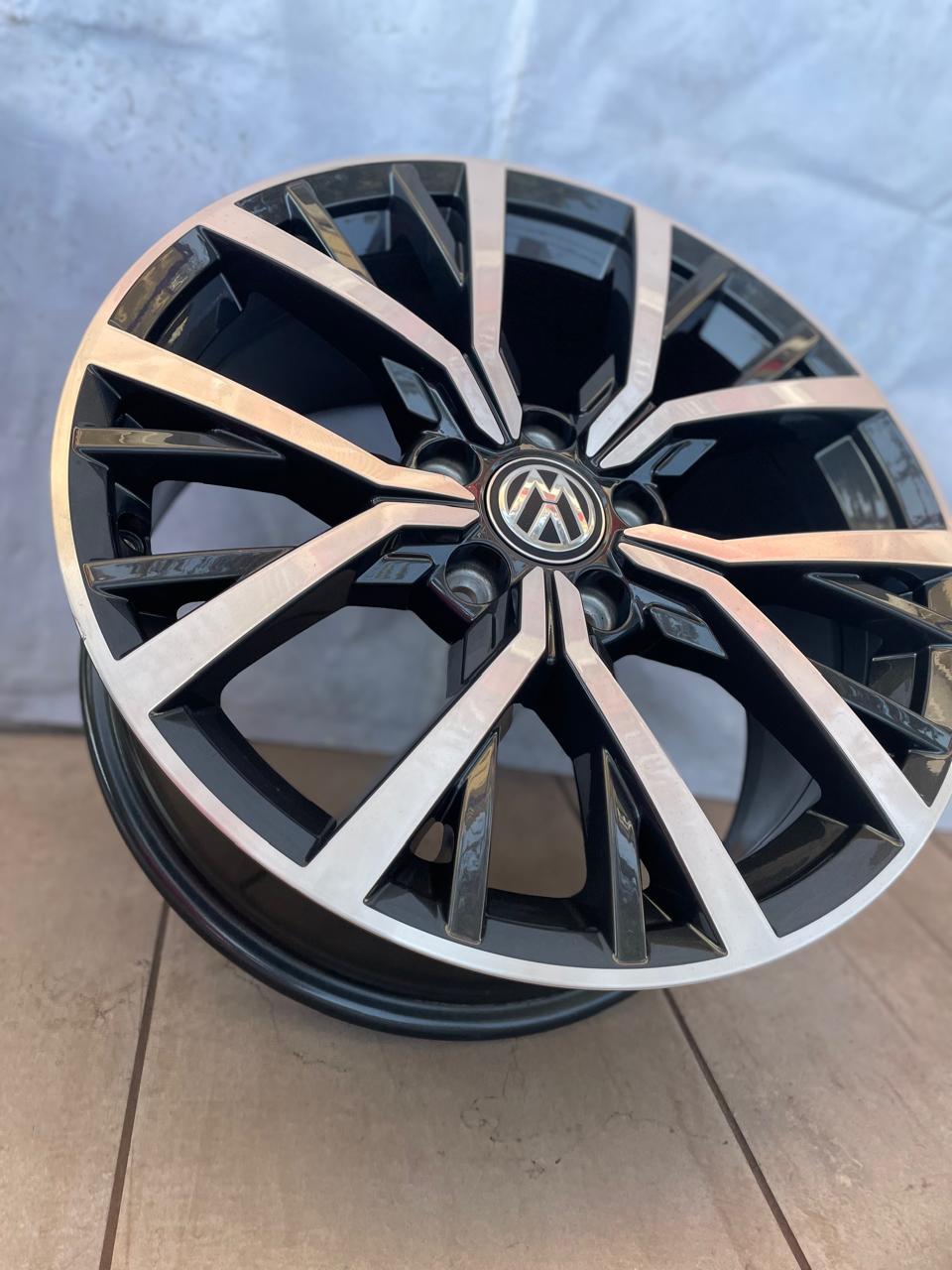 1 Rin 17" Volkswagen TAOS TIGUAN JETTA MK7 MK6 Original 5x112 Negro Brillante