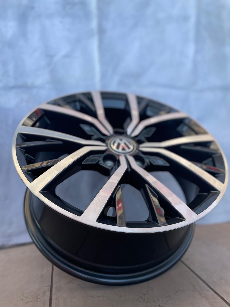 4 Rines 17" Volkswagen TAOS TIGUAN JETTA MK7 MK6 Originales Nuevos 5x112 Negro Brillante