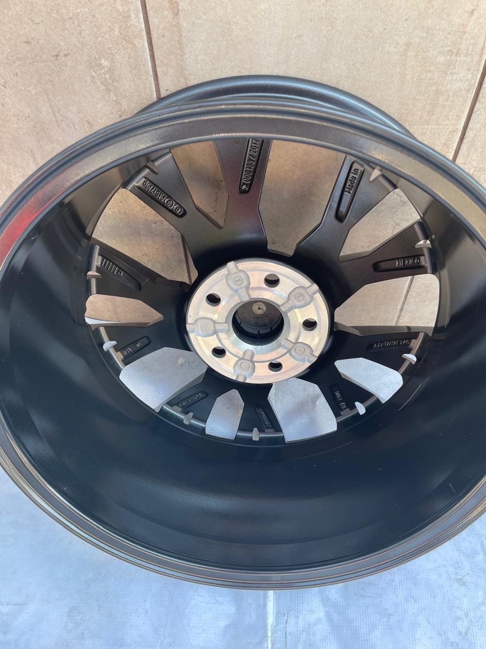 4 Rines 17" Volkswagen TAOS TIGUAN JETTA MK7 MK6 Originales Nuevos 5x112 Negro Brillante