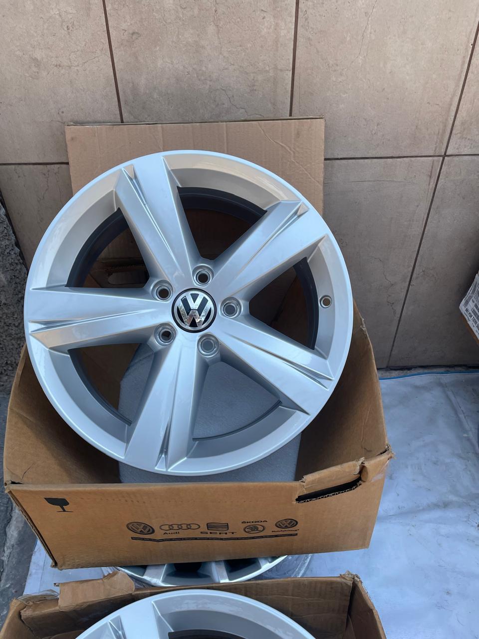 4 Rines 17" Volkswagen Taos Tiguan Jetta MK7 MK6 Passat Originales 5x112 Nuevos