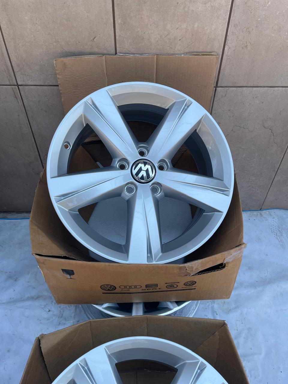 1 Rin 17" Volkswagen Taos Tiguan Jetta MK7 MK6 Passat Original 5x112