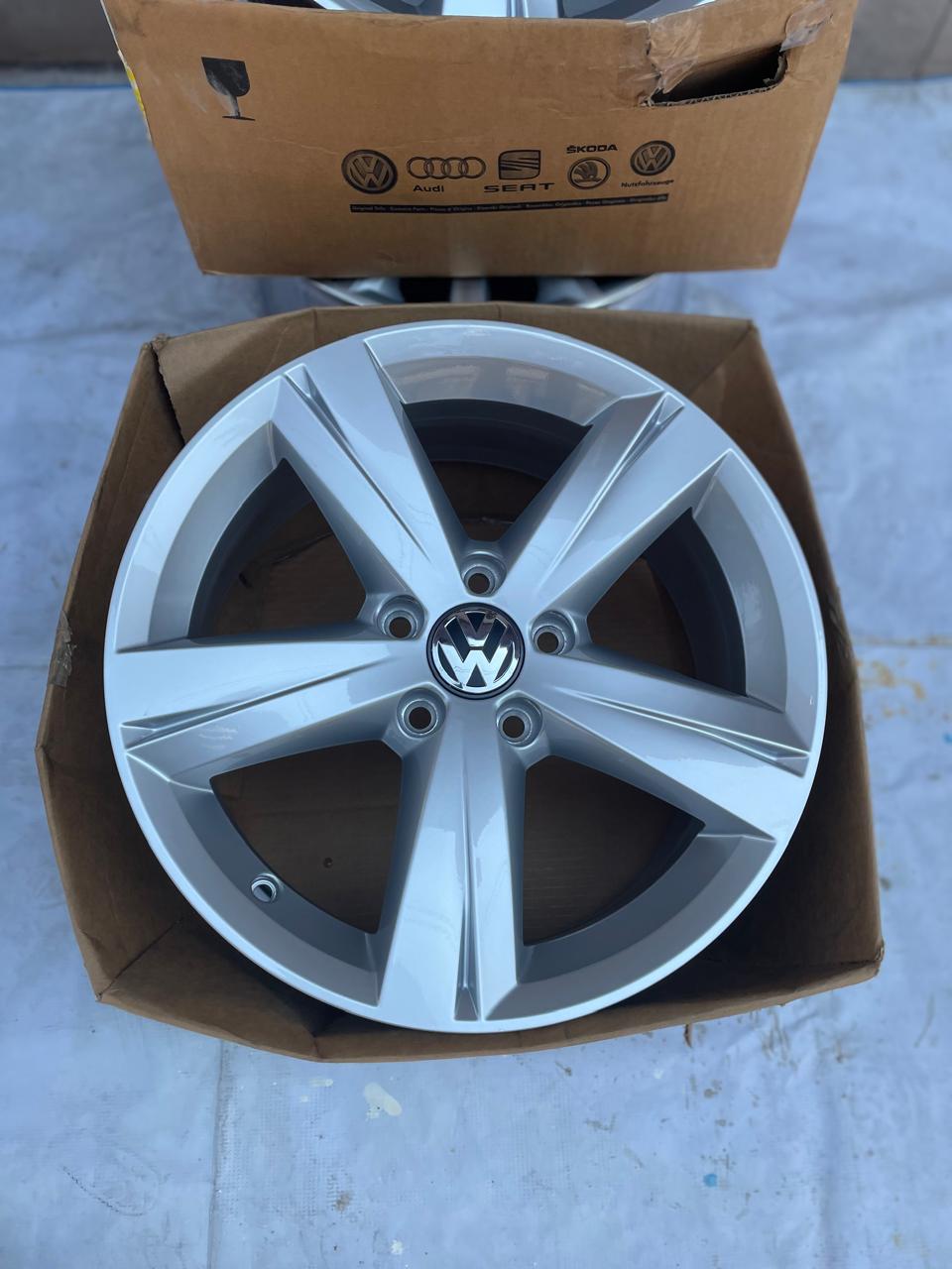 4 Rines 17" Volkswagen Taos Tiguan Jetta MK7 MK6 Passat Originales 5x112 Nuevos