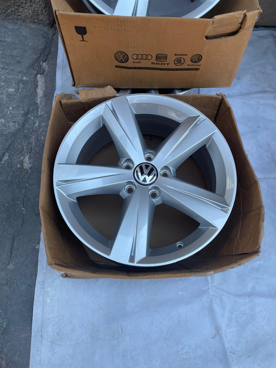 1 Rin 17" Volkswagen Taos Tiguan Jetta MK7 MK6 Passat Original 5x112
