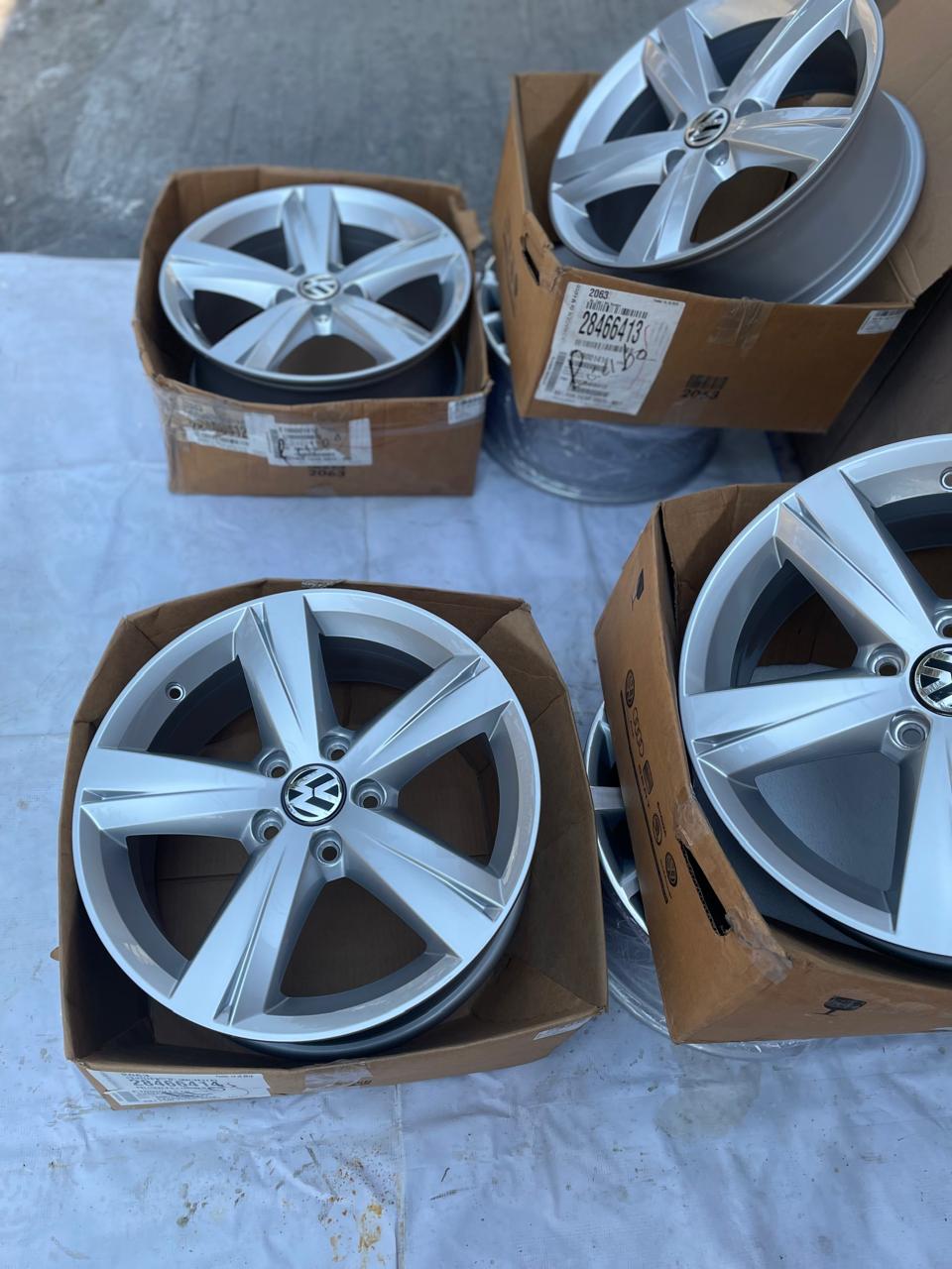 4 Rines 17" Volkswagen Taos Tiguan Jetta MK7 MK6 Passat Originales 5x112 Nuevos