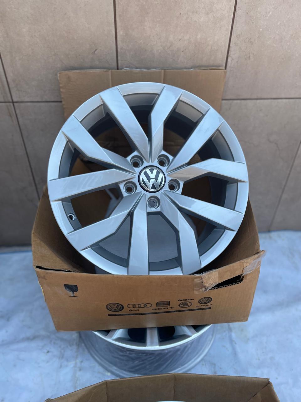 1 Rin 17" Volkswagen Golf T-Cross Jetta MK6 MK7 Tiguan Taos New Beetle Passat Original 5x112