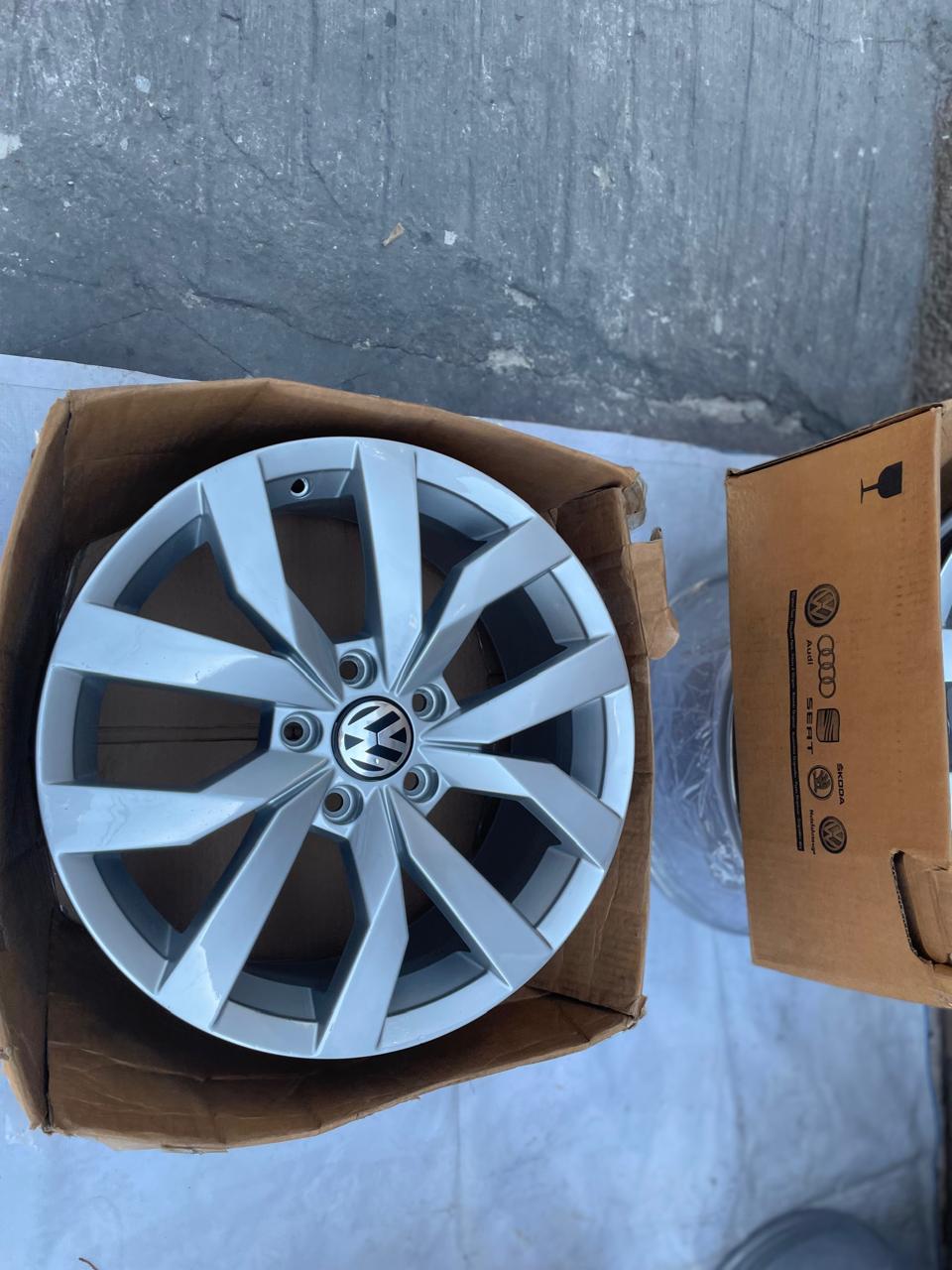 4 Rines 17" Volkswagen Golf T-Cross Jetta MK6 MK7 Tiguan Taos New Beetle Passat Originales 5x112 Nuevos