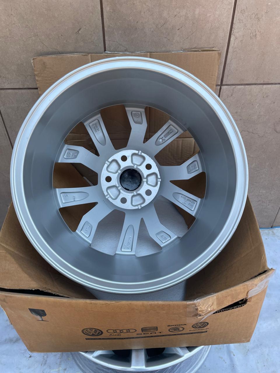 4 Rines 17" Volkswagen Golf T-Cross Jetta MK6 MK7 Tiguan Taos New Beetle Passat Originales 5x112 Nuevos