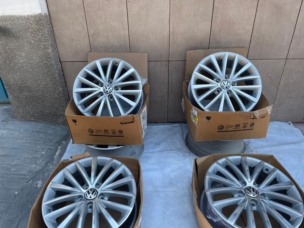 4 Rines 16" Volkswagen Sport Jetta MK6 Jetta MK7 Tiguan Taos Passat Originales 5x112 Seminuevos
