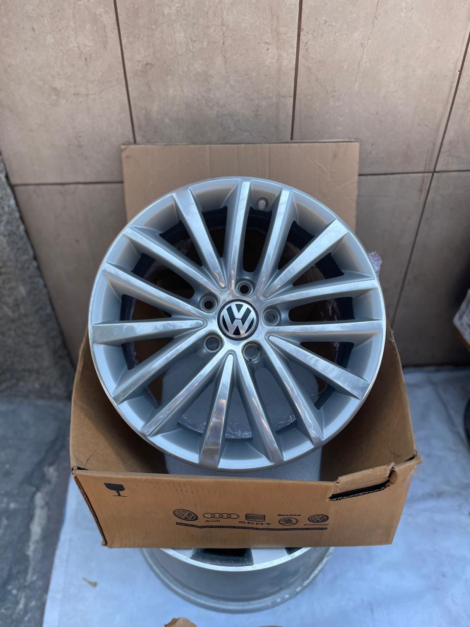 4 Rines 16" Volkswagen Sport Jetta MK6 Jetta MK7 Tiguan Taos Passat Originales 5x112 Seminuevos