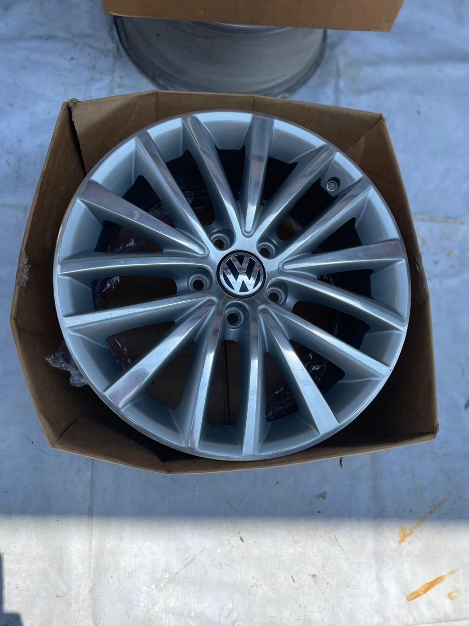 4 Rines 16" Volkswagen Sport Jetta MK6 Jetta MK7 Tiguan Taos Passat Originales 5x112 Seminuevos