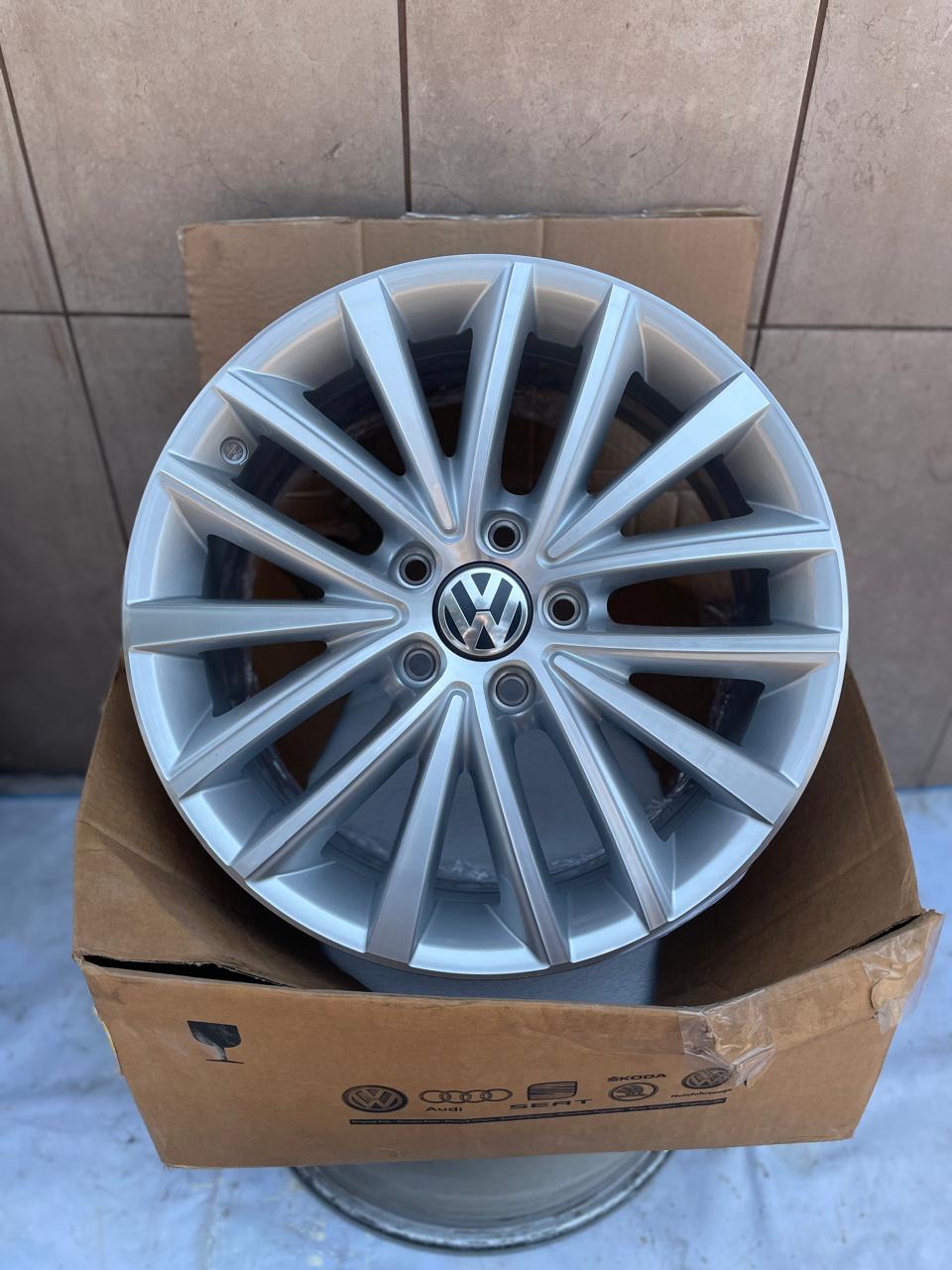 4 Rines 16" Volkswagen Sport Jetta MK6 Jetta MK7 Tiguan Taos Passat Originales 5x112 Seminuevos