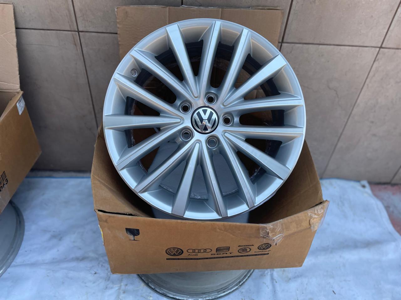 4 Rines 16" Volkswagen Sport Jetta MK6 Jetta MK7 Tiguan Taos Passat Originales 5x112 Seminuevos