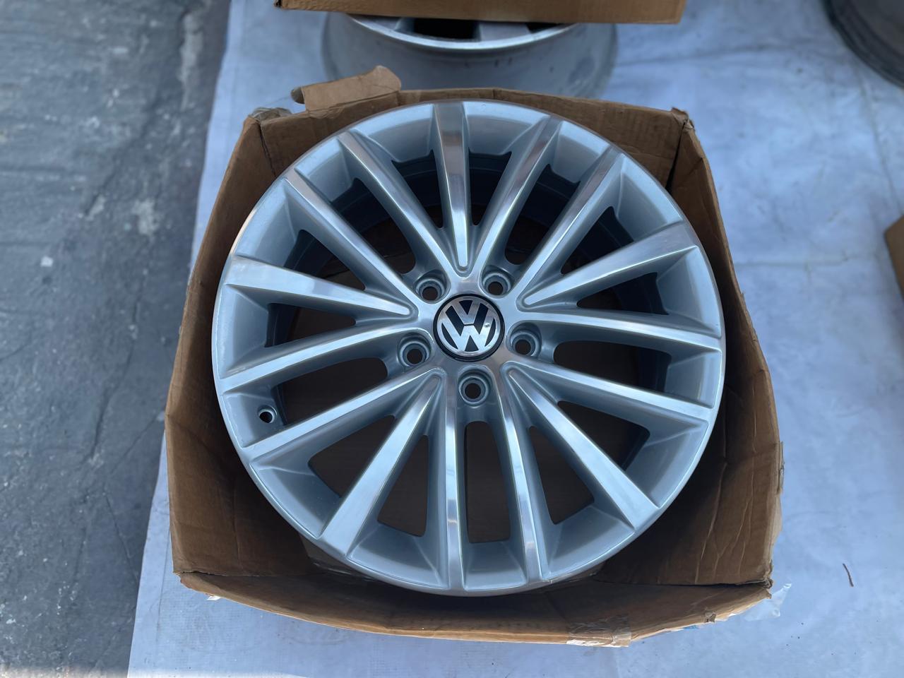 4 Rines 16" Volkswagen Sport Jetta MK6 Jetta MK7 Tiguan Taos Passat Originales 5x112 Nuevos