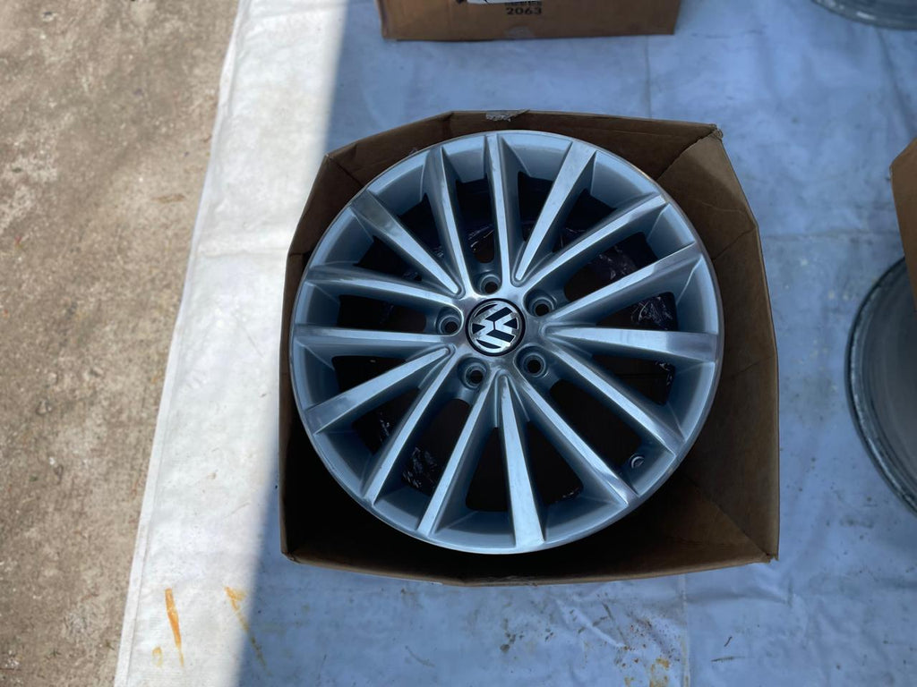 4 Rines 16" Volkswagen Sport Jetta MK6 Jetta MK7 Tiguan Taos Passat Originales 5x112 Seminuevos