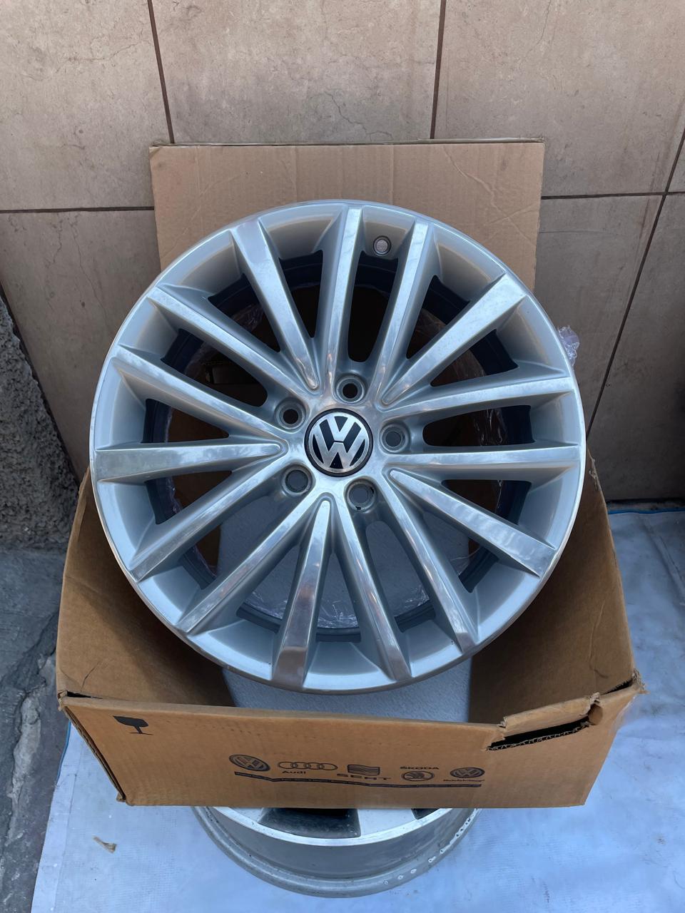 4 Rines 16" Volkswagen Sport Jetta MK6 Jetta MK7 Tiguan Taos Passat Originales 5x112 Seminuevos