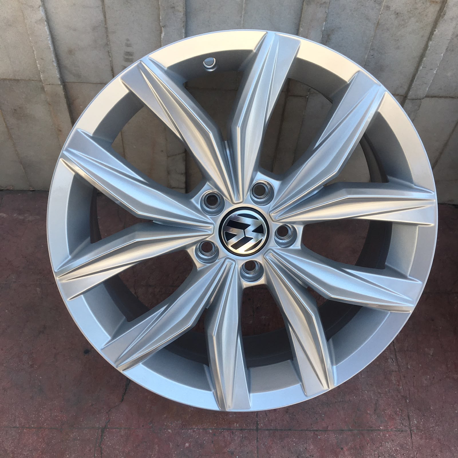 4 Rines 18” Seminuevos Originales Volkswagen Jetta MK7 MK6 Tiguan Taos 5x112