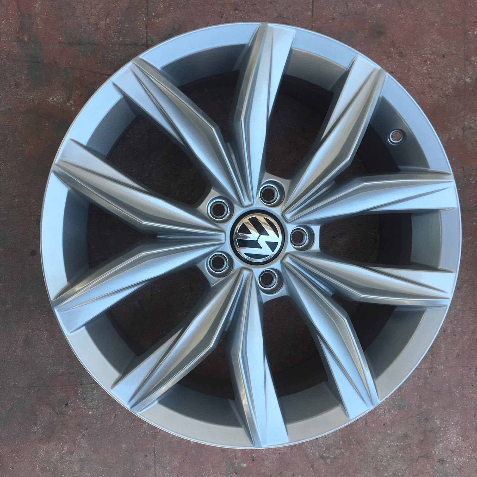 4 Rines 18” Seminuevos Originales Volkswagen Jetta MK7 MK6 Tiguan Taos 5x112