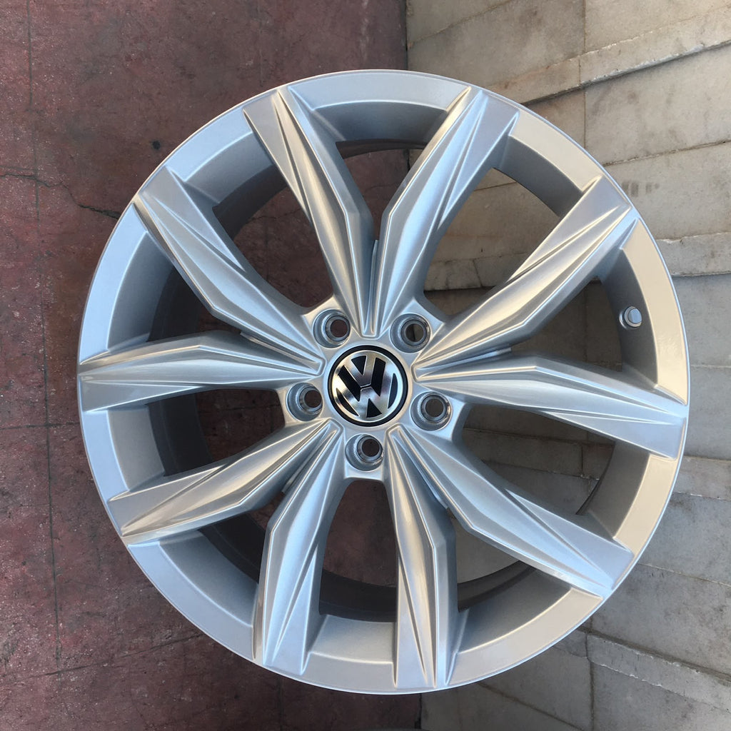 4 Rines 18” Seminuevos Originales Volkswagen Jetta MK7 MK6 Tiguan Taos 5x112