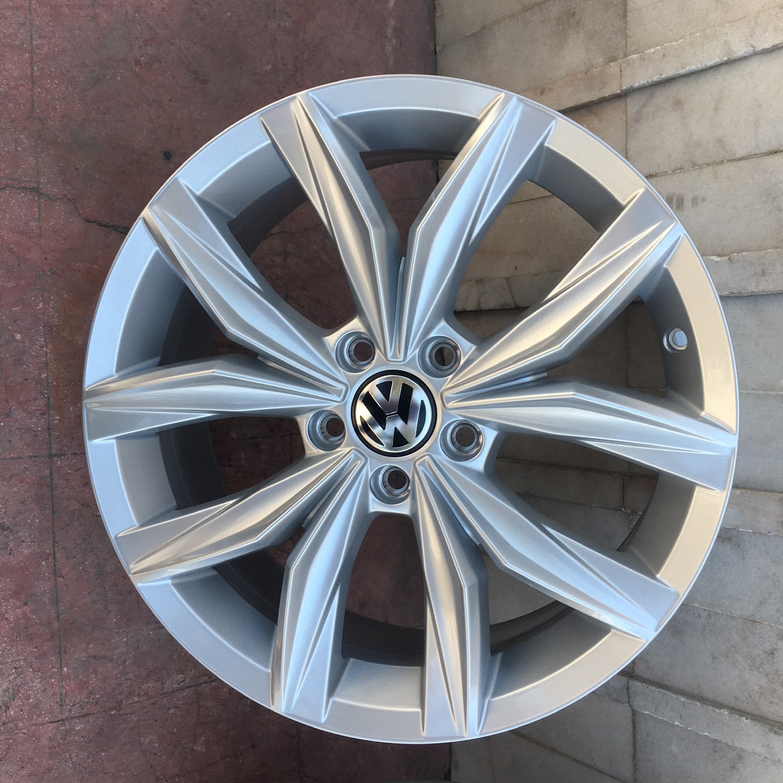 4 Rines 18” Seminuevos Originales Volkswagen Jetta MK7 MK6 Tiguan Taos 5x112