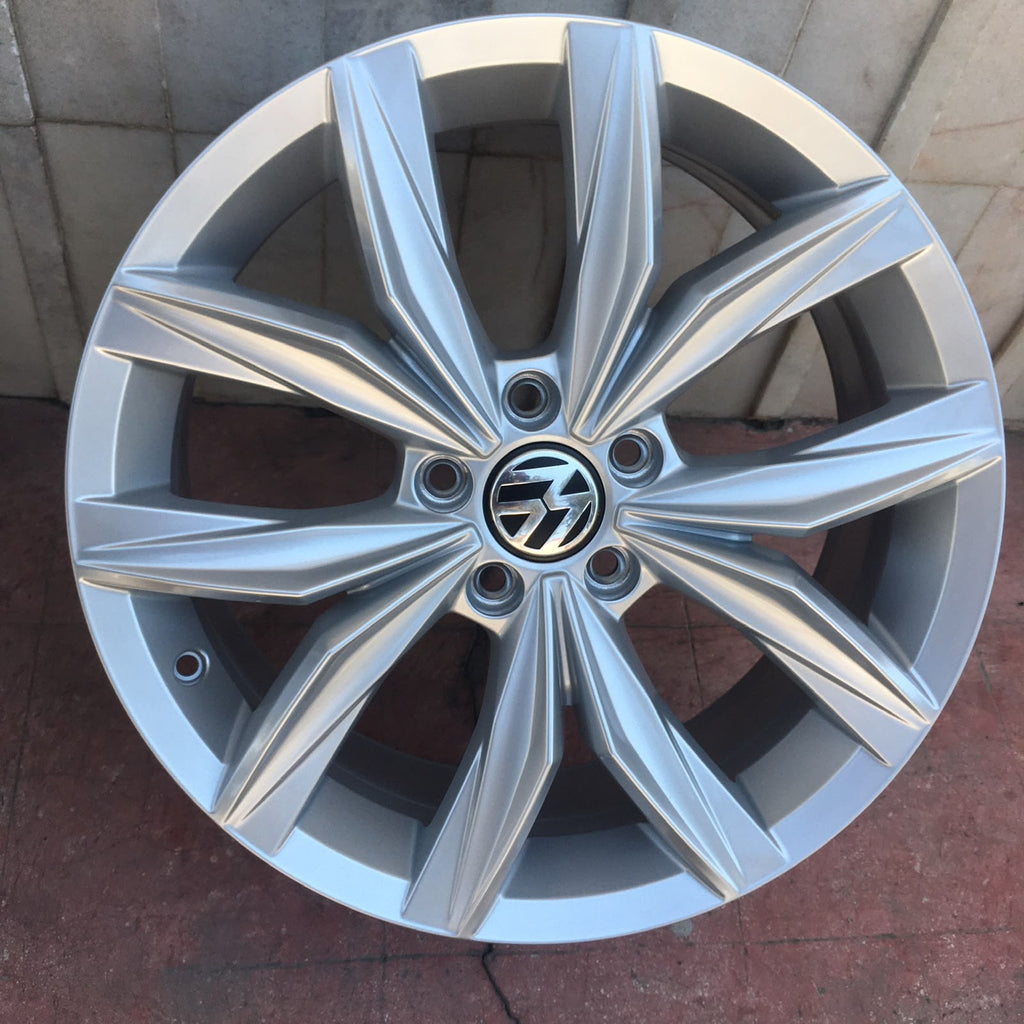 4 Rines 18” Seminuevos Originales Volkswagen Jetta MK7 MK6 Tiguan Taos 5x112