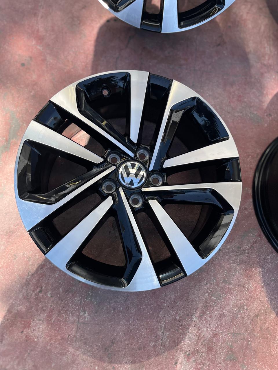 4 Rines 17” Nuevos Originales Volkswagen Tiguan Taos Jetta MK7 MK6 Passat Beetle Bora 5x112