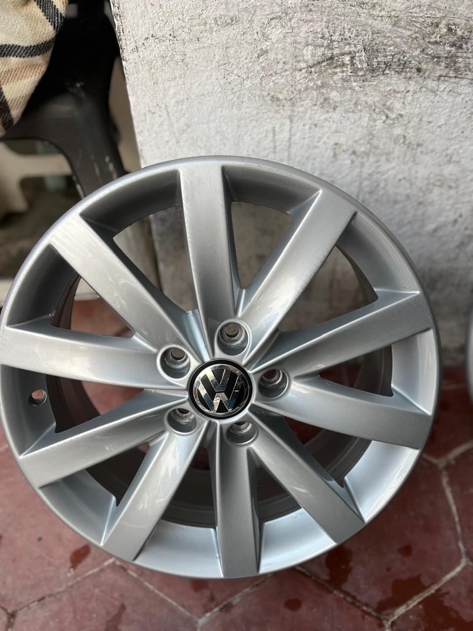 1 Rin 17" Volkswagen Tiguan Taos Jetta MK7 MK6 Golf Passat Original 5x112