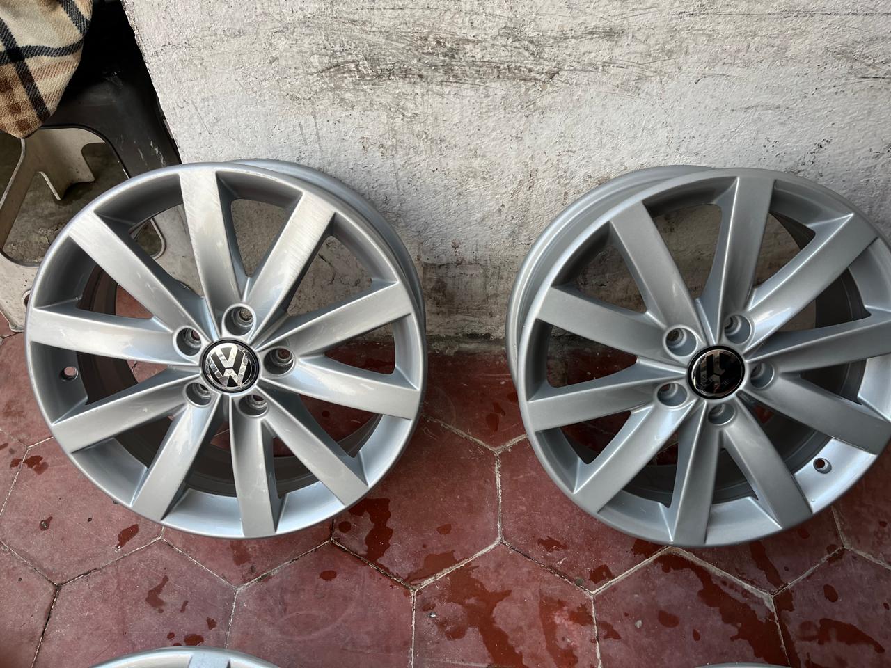 4 Rines 17" Volkswagen Tiguan Taos Jetta MK7 MK6 Golf Passat Originales 5x112 Seminuevos