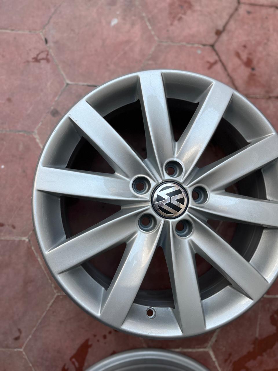 1 Rin 17" Volkswagen Tiguan Taos Jetta MK7 MK6 Golf Passat Original 5x112
