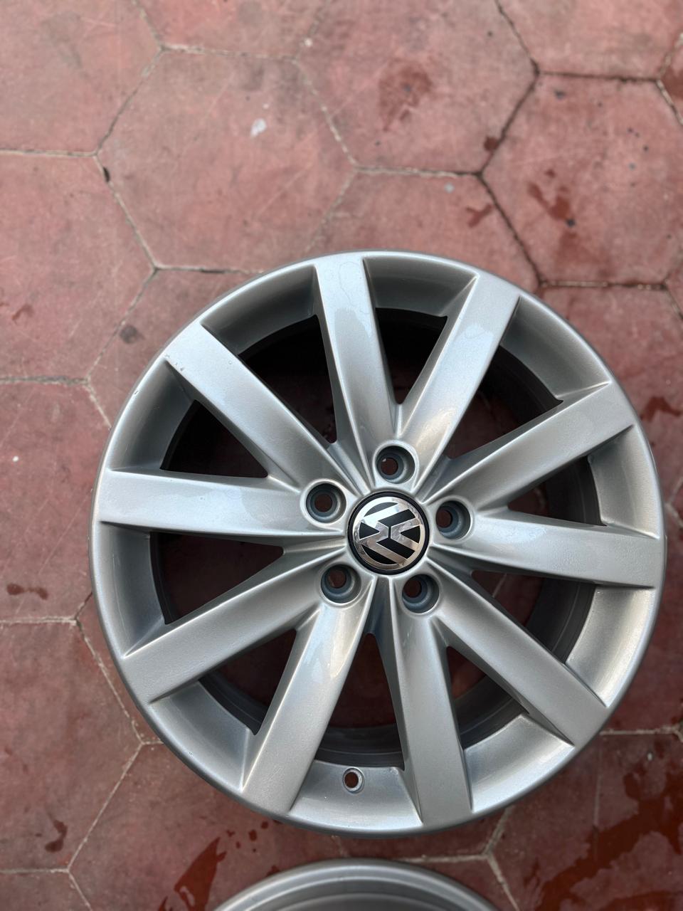 1 Rin 17" Volkswagen Tiguan Taos Jetta MK7 MK6 Golf Passat Original 5x112