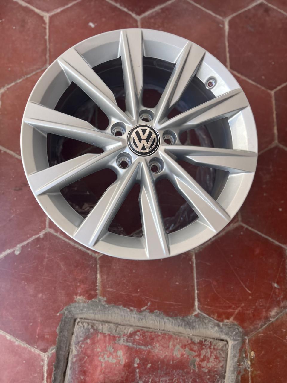 1 Rin 17" Volkswagen Tiguan Taos Golf Jetta MK7 MK6 Original 5x112