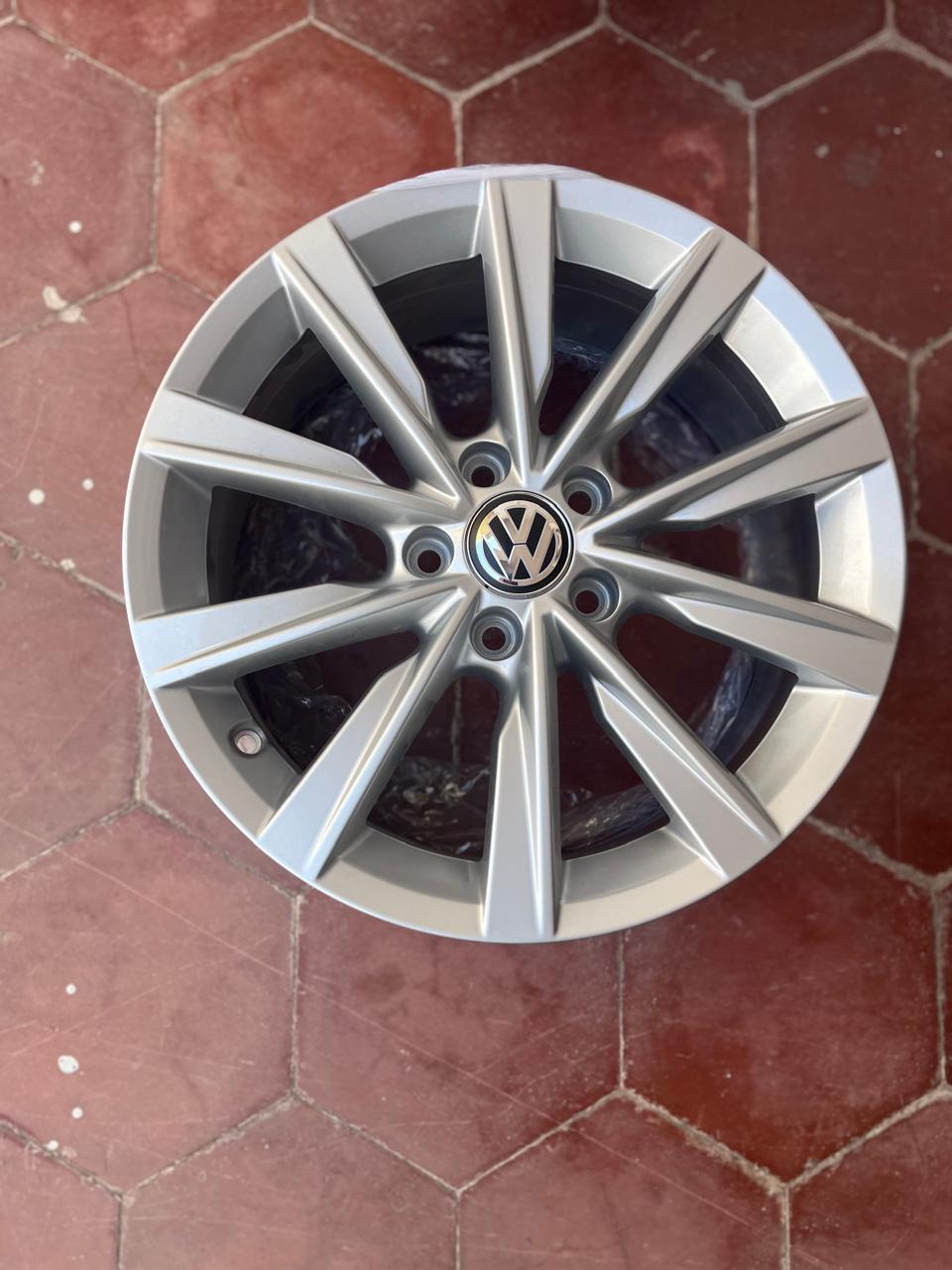 1 Rin 17" Volkswagen Tiguan Taos Golf Jetta MK7 MK6 Original 5x112