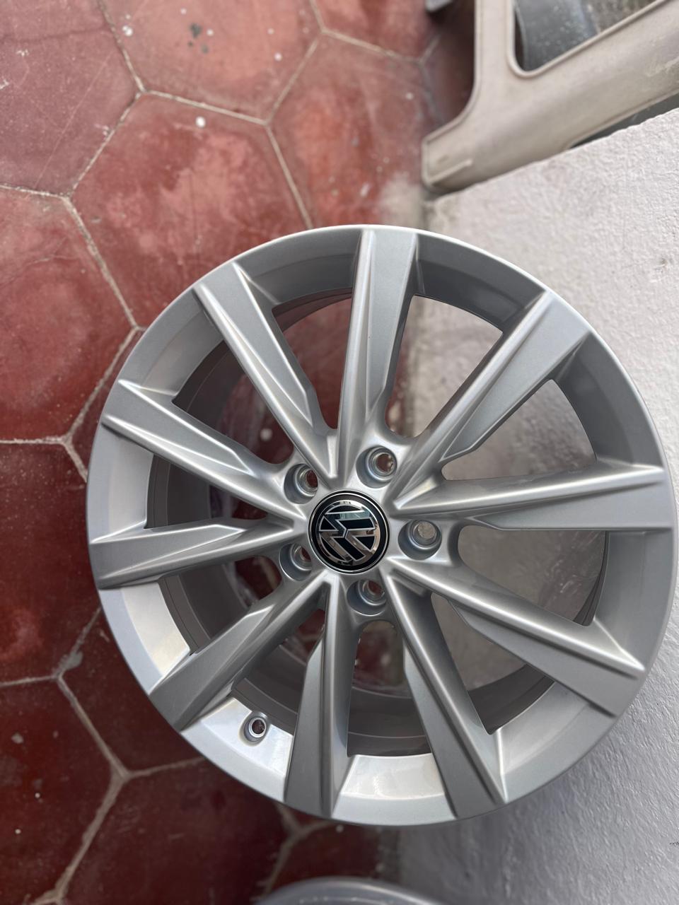 1 Rin 17" Volkswagen Tiguan Taos Golf Jetta MK7 MK6 Original 5x112