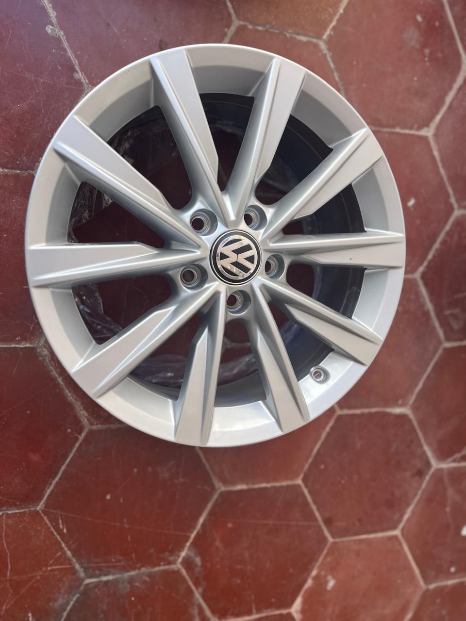 1 Rin 17" Volkswagen Tiguan Taos Golf Jetta MK7 MK6 Original 5x112