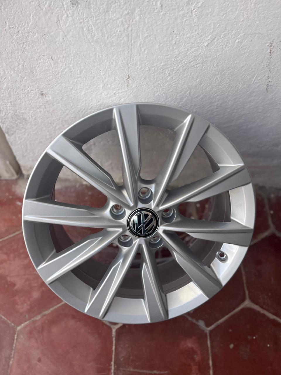1 Rin 17" Volkswagen Tiguan Taos Golf Jetta MK7 MK6 Original 5x112