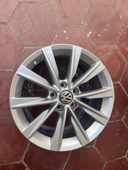 1 Rin 17" Volkswagen Tiguan Taos Golf Jetta MK7 MK6 Original 5x112