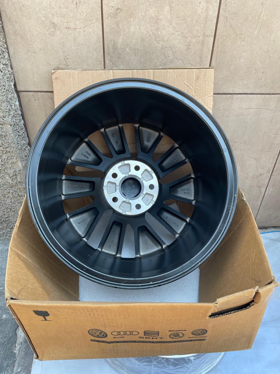 Rines 17" Volkswagen Taos Tiguan Golf Jetta MK7 MK6 New Beetle Passat Bora Originales 5x112 Nuevos