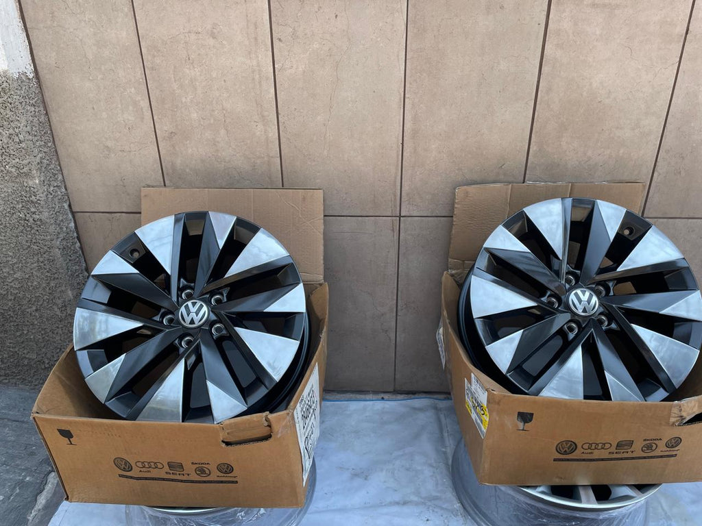Rines 17" Volkswagen Taos Tiguan Golf Jetta MK7 MK6 New Beetle Passat Bora Originales 5x112 Nuevos