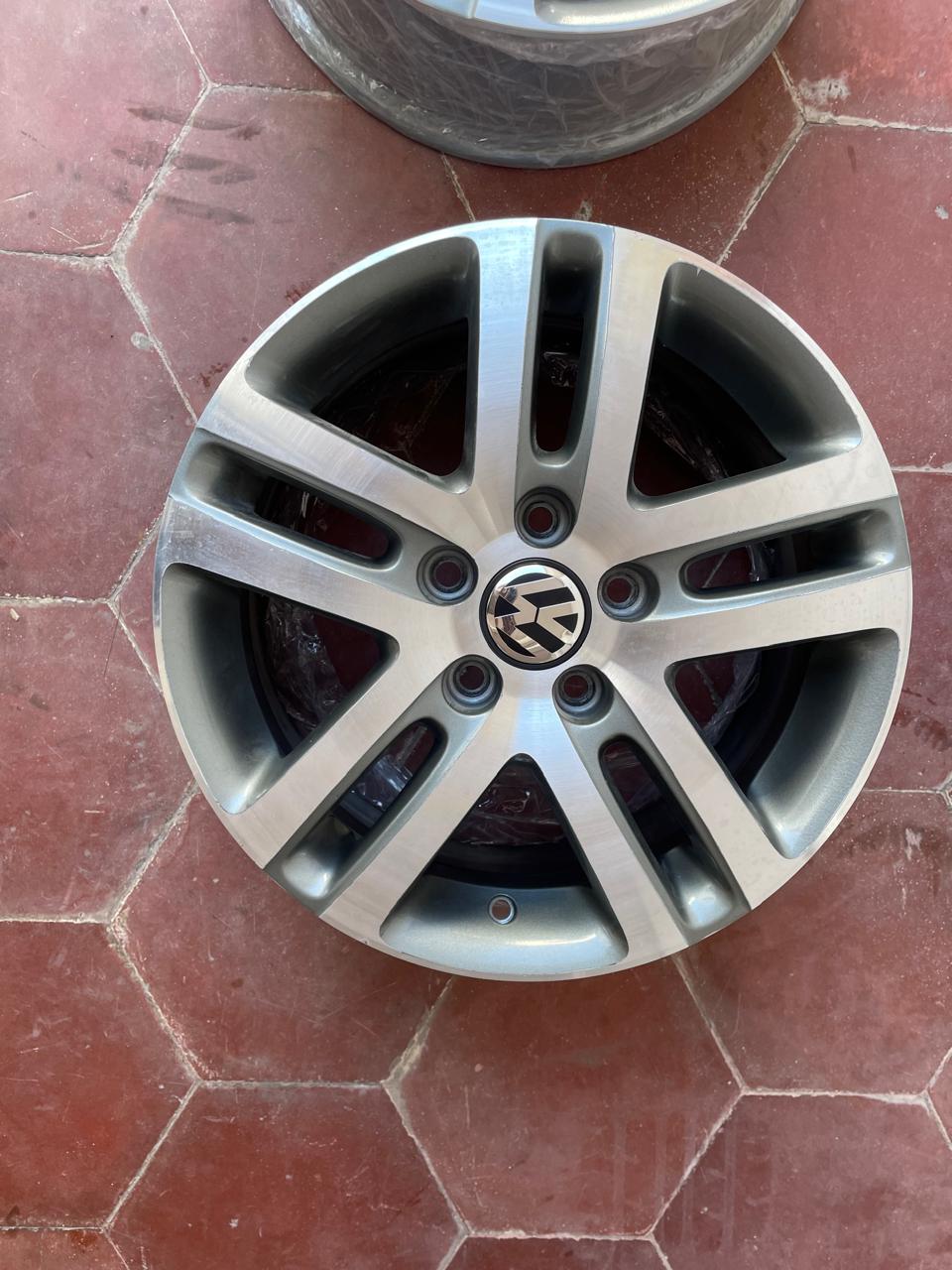 Rines 16 Originales Volkswagen MK6 MK7 | 5x112 | Seminuevos | Juego de 4