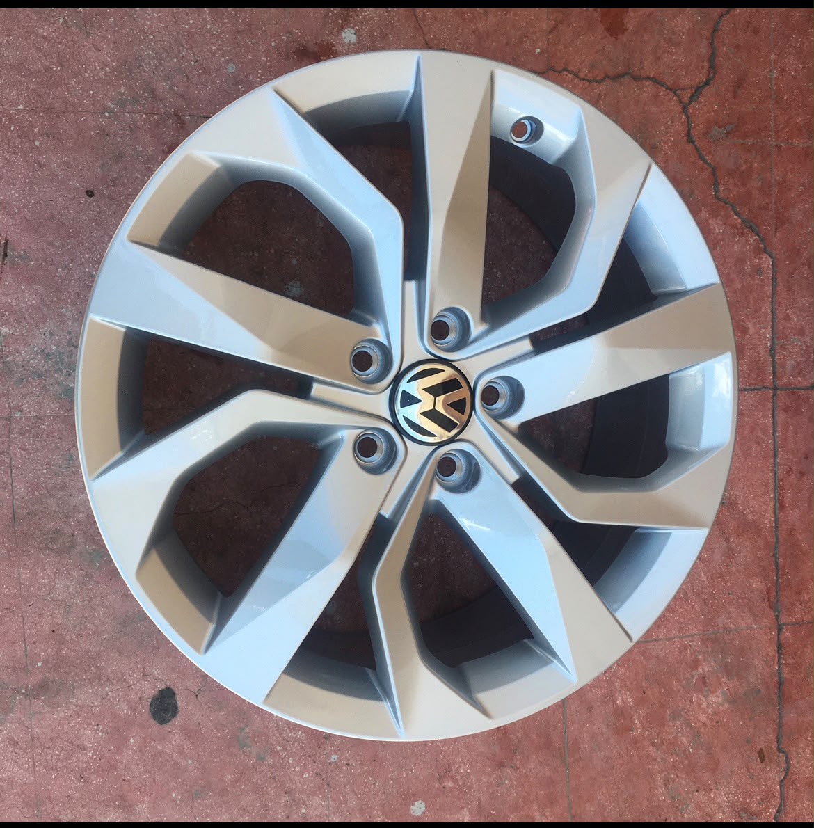 Rines 18 Originales Volkswagen Taos Taiwán 5x112 | Taos, Tiguan, Jetta MK6, Jetta MK7 y Passat | Seminuevos