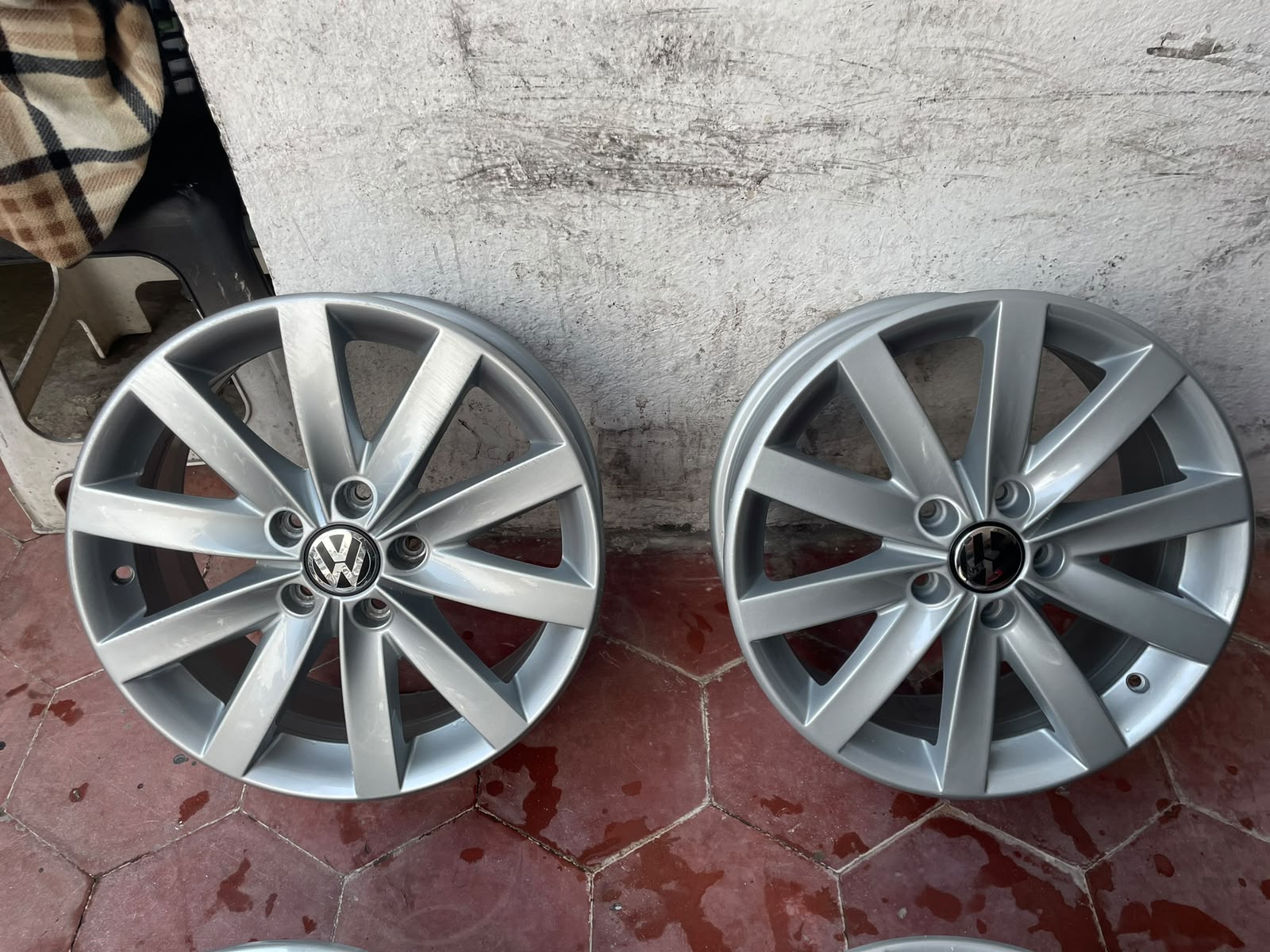 4 Rines 17" Volkswagen Jetta MK7 MK6 Taos Tiguan New Beetle Originales 5x112 Nuevos