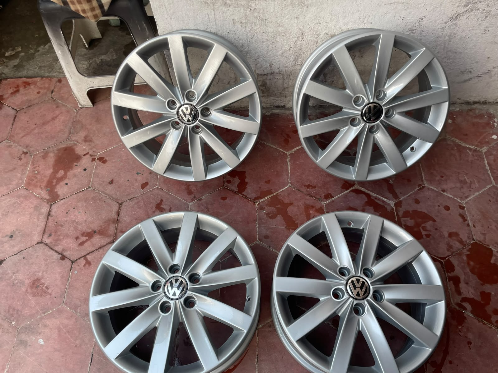 4 Rines 17" Volkswagen Jetta MK7 MK6 Taos Tiguan New Beetle Originales 5x112 Nuevos