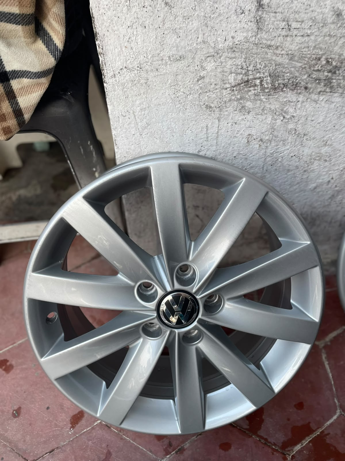 4 Rines 17" Volkswagen Jetta MK7 MK6 Taos Tiguan New Beetle Originales 5x112 Nuevos