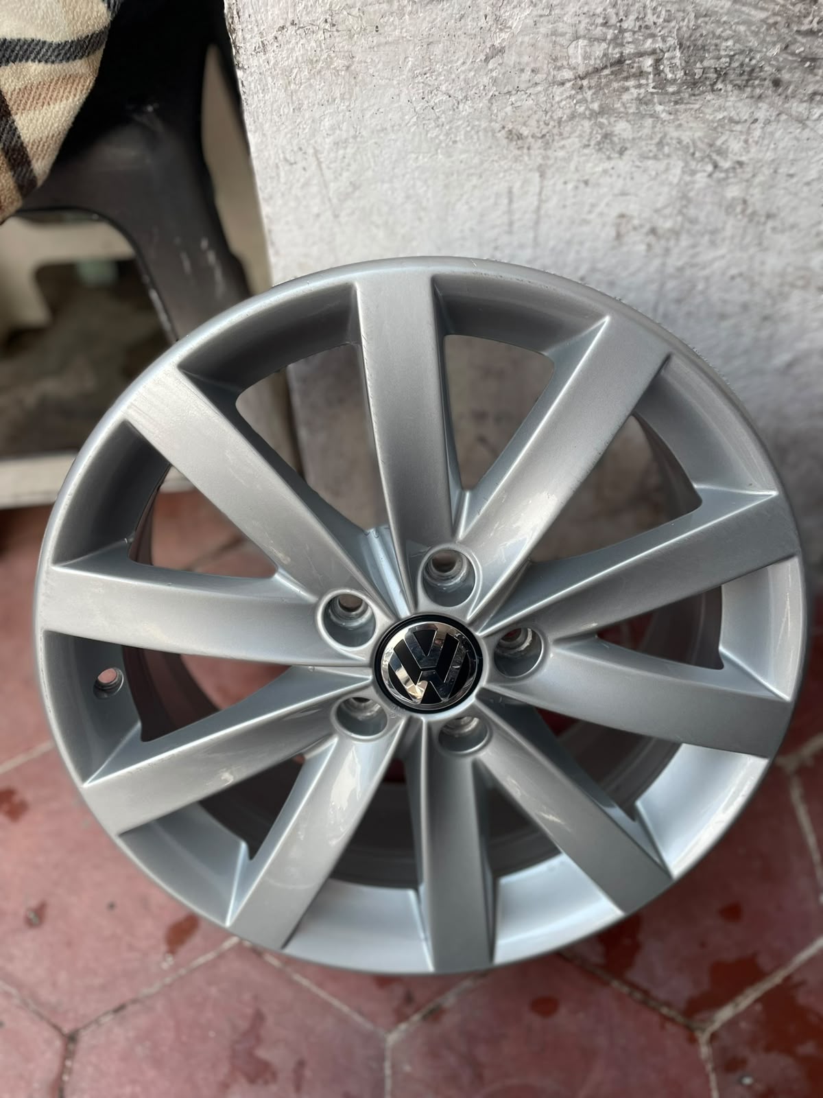 4 Rines 17" Volkswagen Jetta MK7 MK6 Taos Tiguan New Beetle Originales 5x112 Nuevos