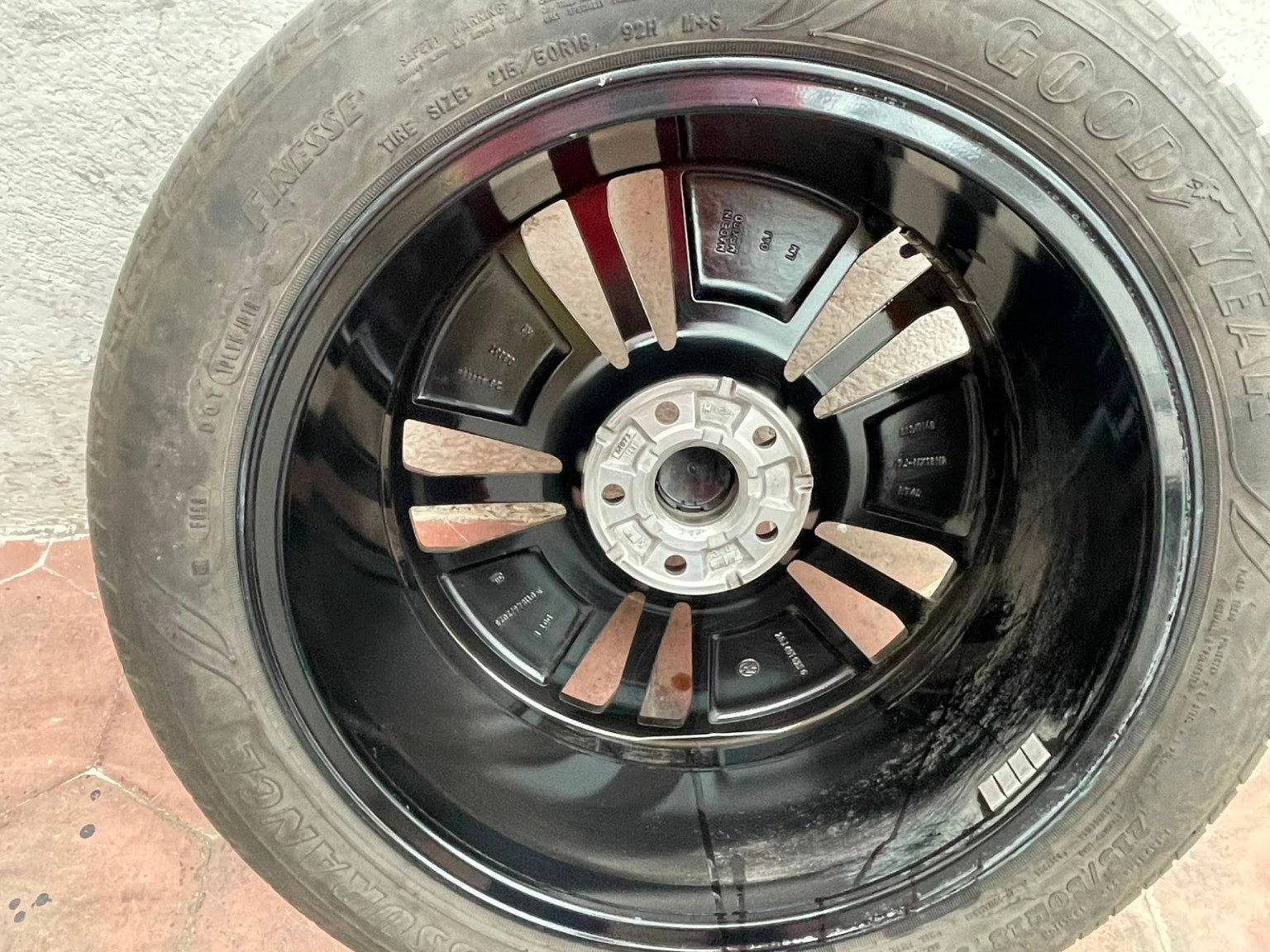 Rin Original Volkswagen 18" 5x112 para Taos, Tiguan, Golf, Jetta MK6 y MK7 | Seminuevo