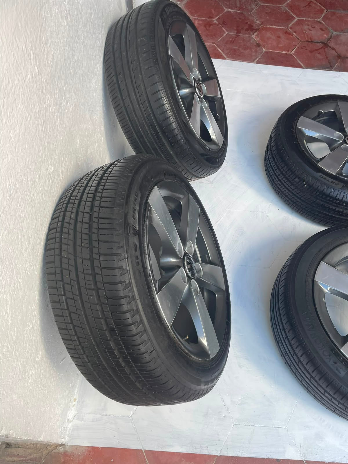 4 Rines y Llantas 16" Volkswagen Jetta MK7 MK6 Golf Originales 5x112 Seminuevos