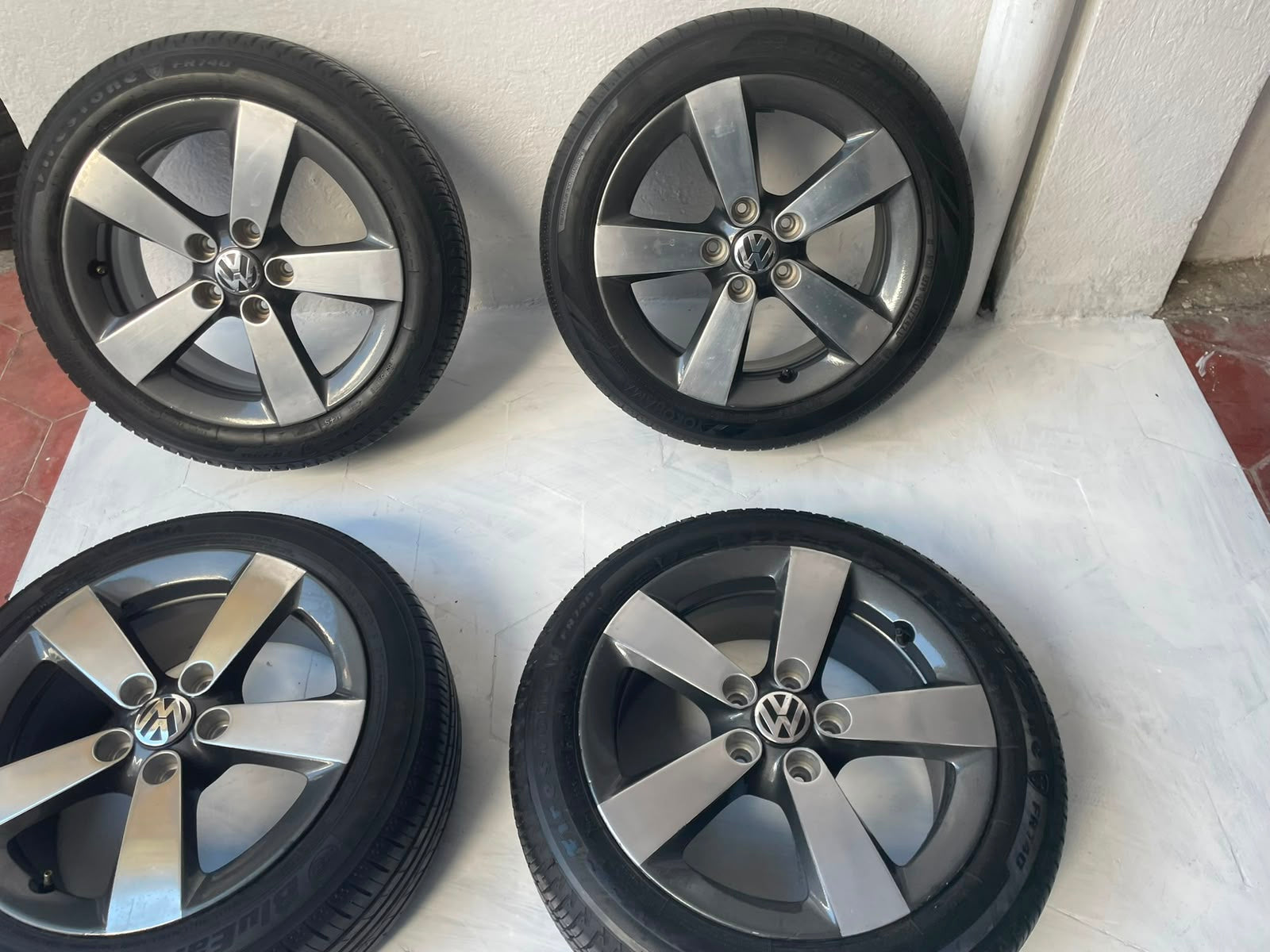 4 Rines y Llantas 16" Volkswagen Jetta MK7 MK6 Golf Originales 5x112 Seminuevos