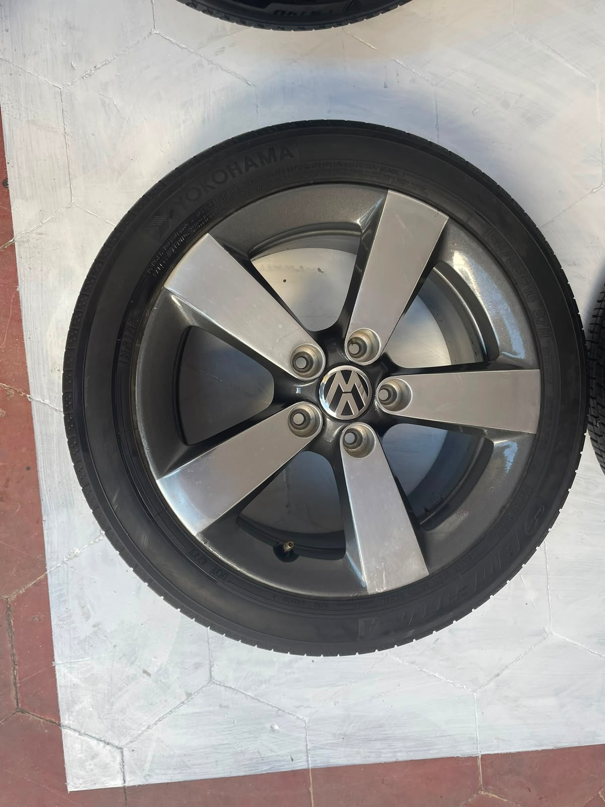 4 Rines y Llantas 16" Volkswagen Jetta MK7 MK6 Golf Originales 5x112 Seminuevos