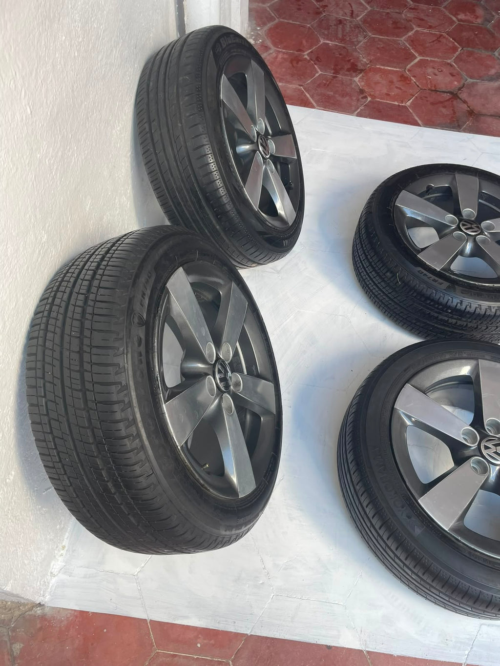 4 Rines y Llantas 16" Volkswagen Jetta MK7 MK6 Golf Originales 5x112 Seminuevos
