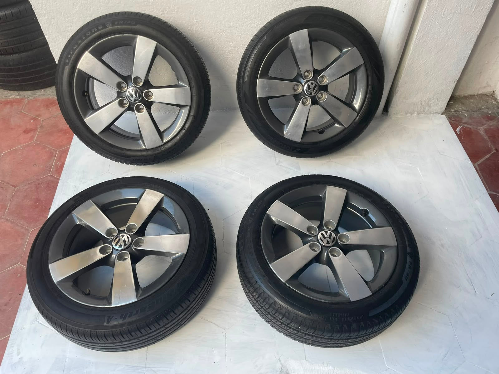 4 Rines y Llantas 16" Volkswagen Jetta MK7 MK6 Golf Originales 5x112 Seminuevos