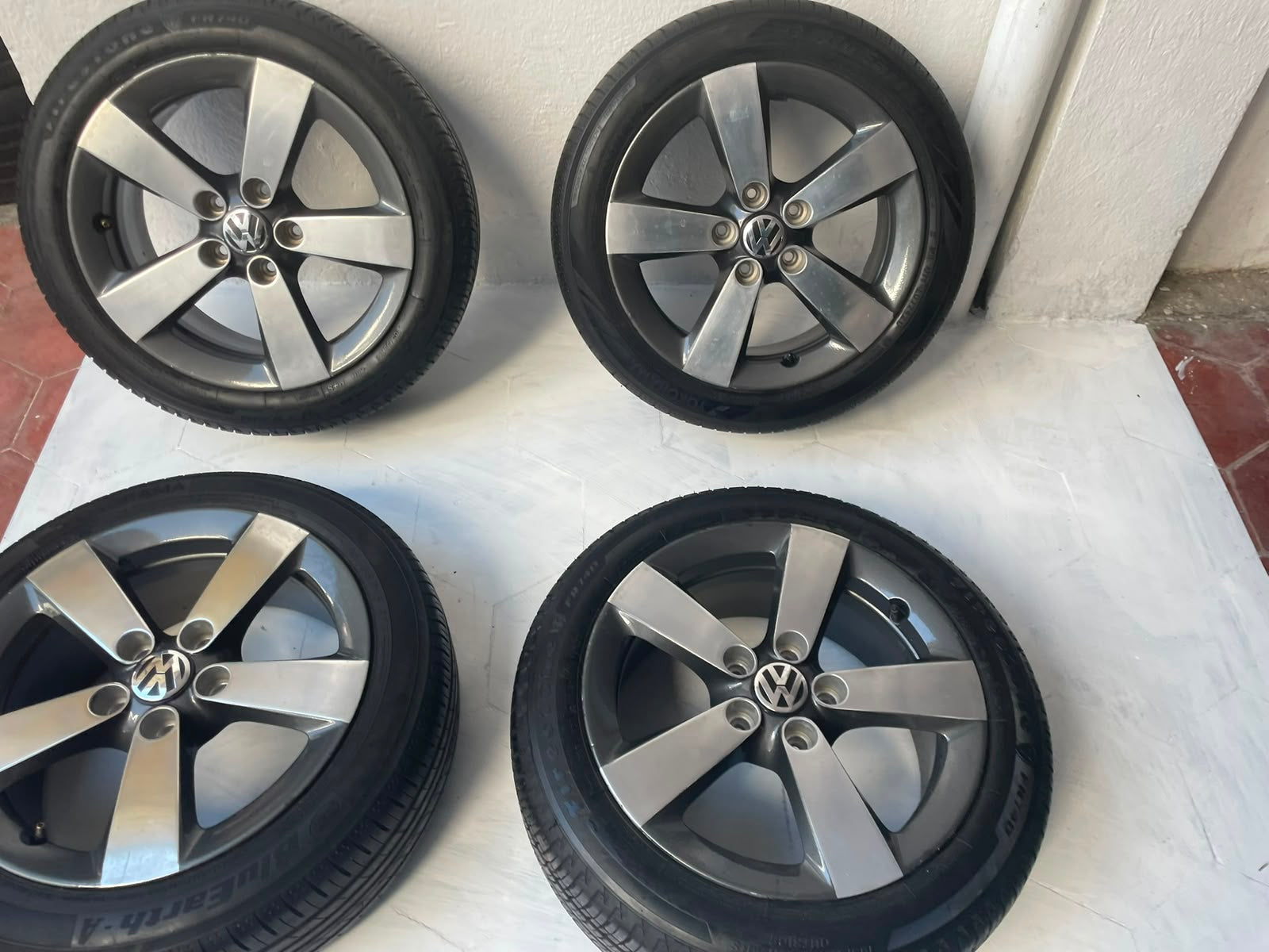 4 Rines y Llantas 16" Volkswagen Jetta MK7 MK6 Golf Originales 5x112 Seminuevos
